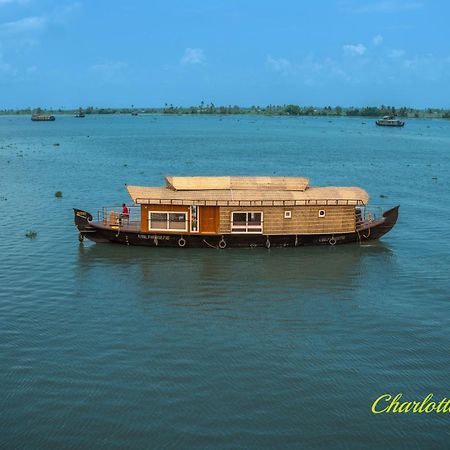 فندق Charlotte Cruise House Boat Alappuzha المظهر الخارجي الصورة