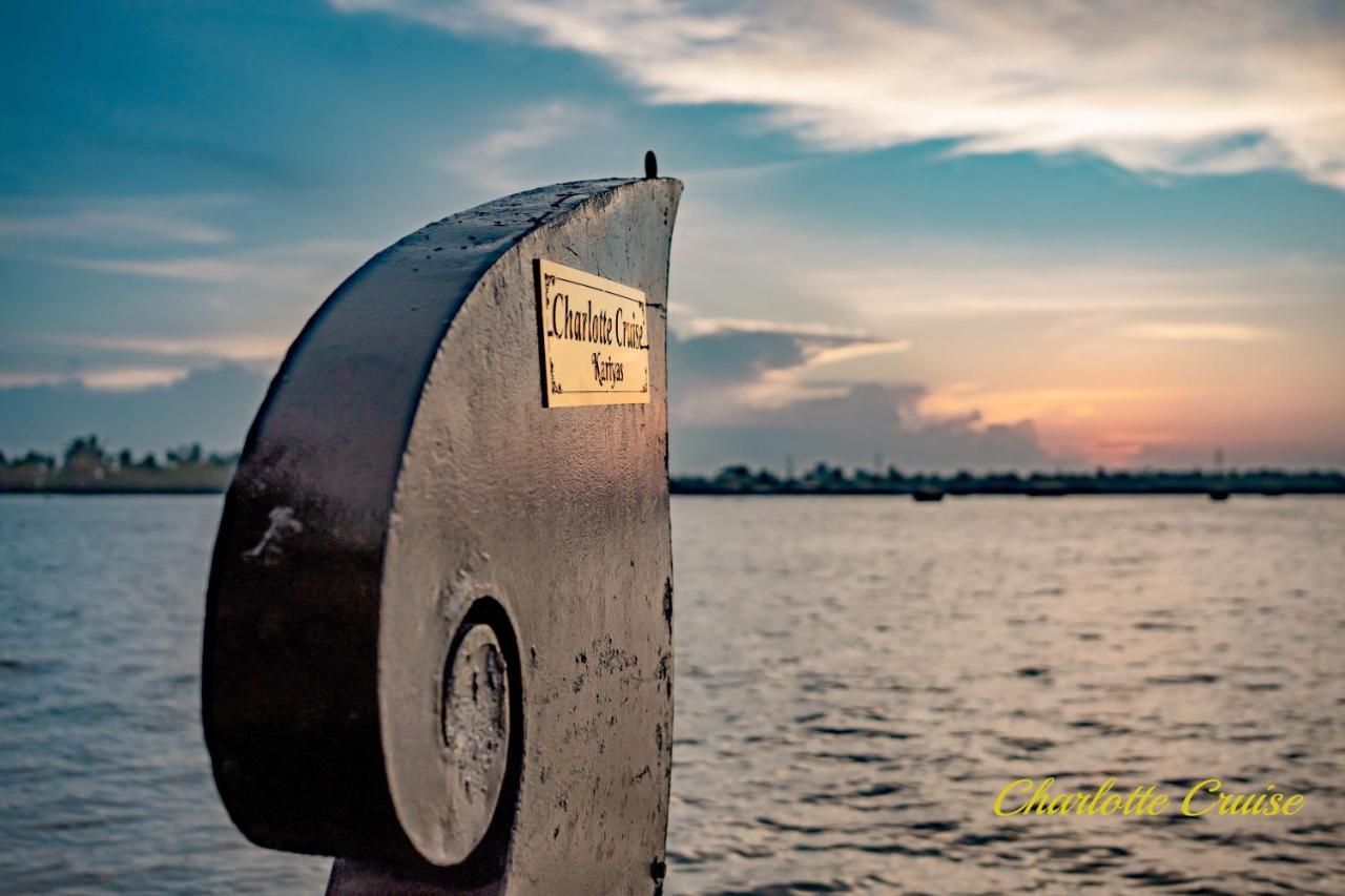 فندق Charlotte Cruise House Boat Alappuzha المظهر الخارجي الصورة