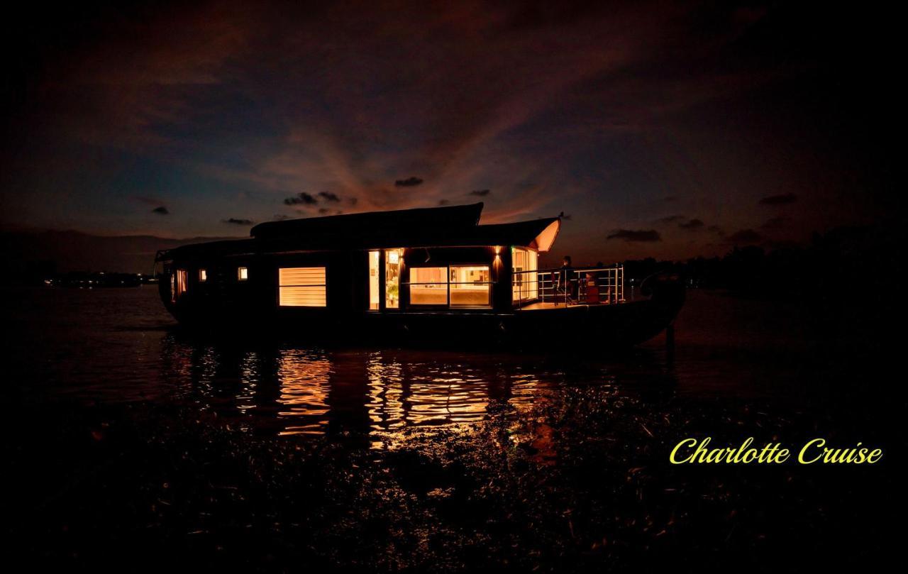 فندق Charlotte Cruise House Boat Alappuzha المظهر الخارجي الصورة