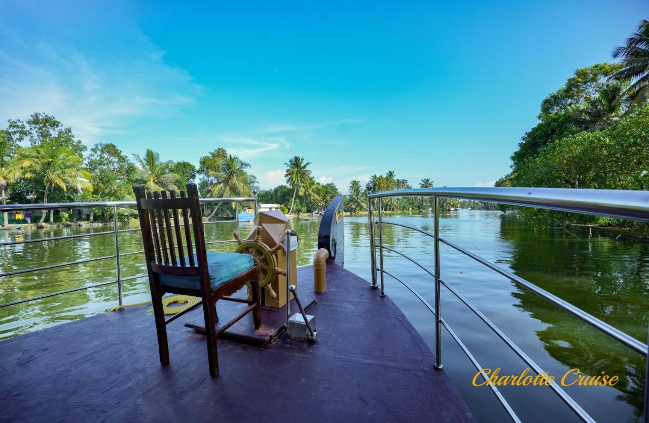 فندق Charlotte Cruise House Boat Alappuzha المظهر الخارجي الصورة