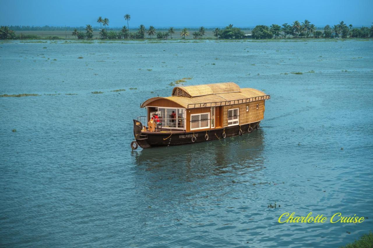فندق Charlotte Cruise House Boat Alappuzha المظهر الخارجي الصورة