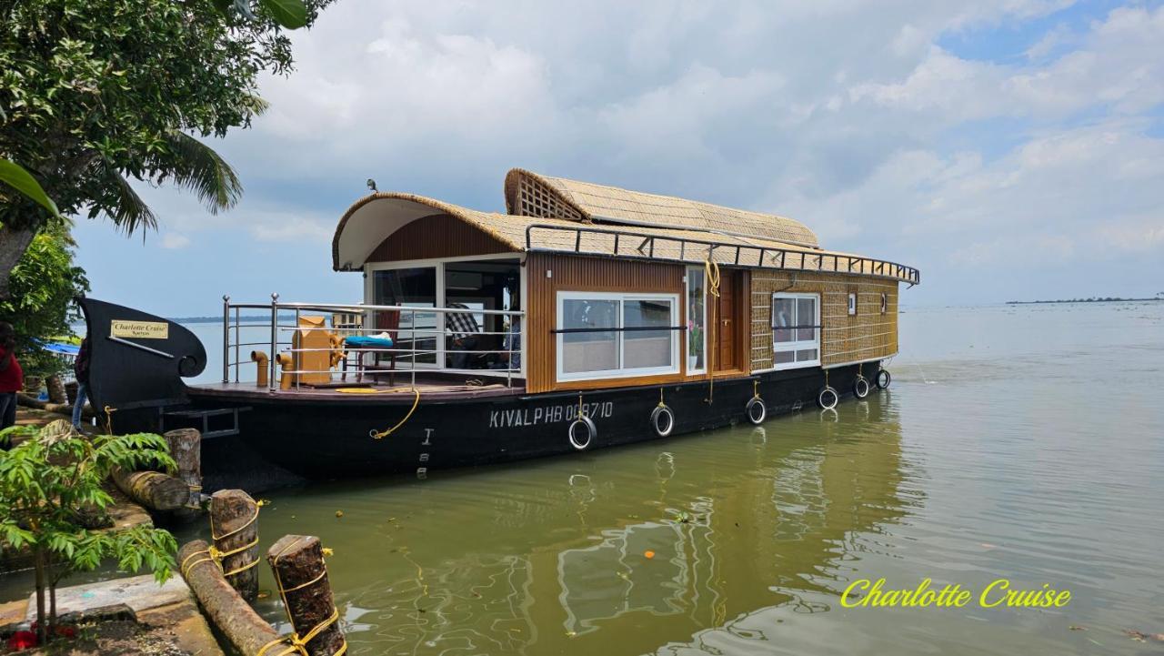 فندق Charlotte Cruise House Boat Alappuzha المظهر الخارجي الصورة