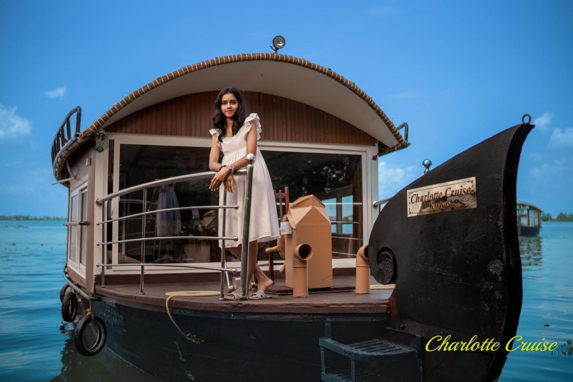 فندق Charlotte Cruise House Boat Alappuzha المظهر الخارجي الصورة